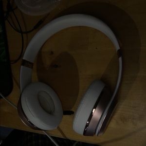 beats solo 3 rose gold (lightly used)